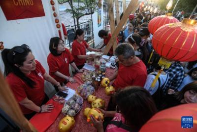 智利首都举行盛大春节庆祝活动