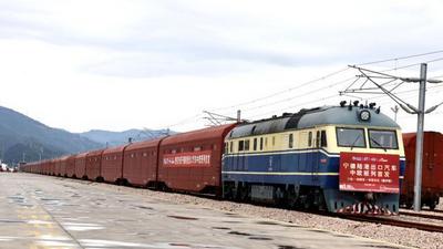 福建宁德首开中欧班列 290台汽车“坐”专列赴俄罗斯