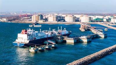 山东省内首座“双泊位”LNG码头在青岛启用