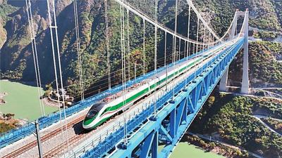 中老铁路累计发送旅客2420.9万人次 完成货物运输2912.7万吨