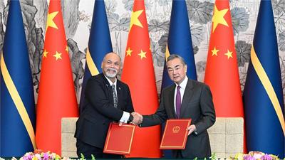 中华人民共和国和瑙鲁共和国签署复交联合公报