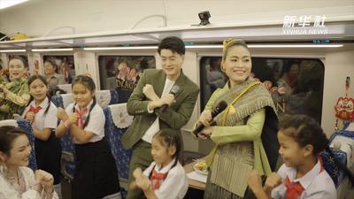 中老铁路上演“列车迎新春音乐会”