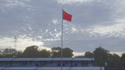 中国驻瑙鲁使馆复馆小组举行升国旗仪式