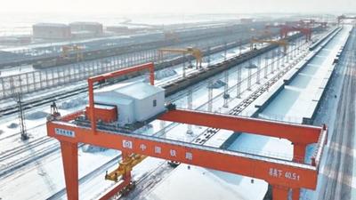 黑龙江同江口岸，一昼夜换装260车