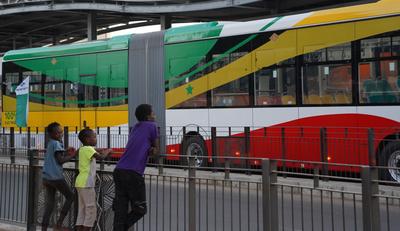 中企承建达喀尔快速公交系统项目举行主线贯通仪式