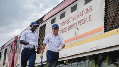 时政镜距离丨蒙内铁路：幸福路，友谊路