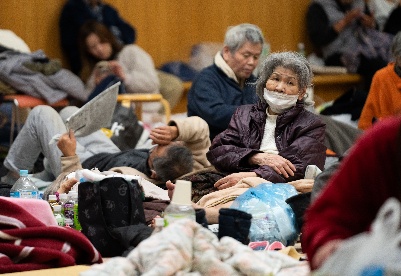 震后一个月 日本灾民生活困顿重建无期
