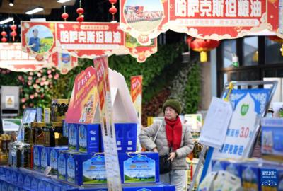 新华全媒+丨西安：中欧班列拉来“洋年货”