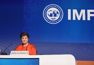 IMF总裁表示全球经济向好与风险并存