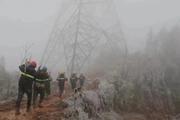 Repair team of power supply company in C. China's Hunan fights against extreme weather