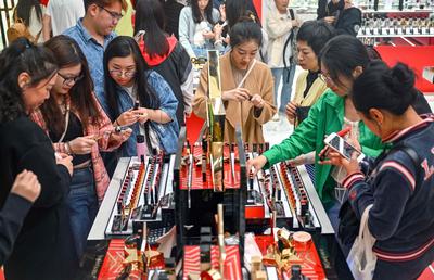 2024年春节假期海南离岛免税购物金额近25亿元