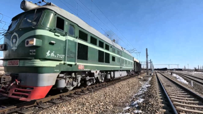 春节运输不停歇 霍尔果斯口岸今年中欧（中亚）班列通行数量达到1000列