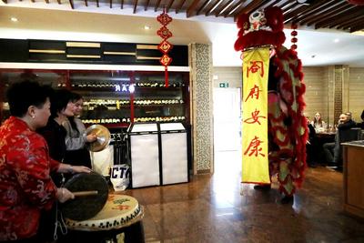 旅比侨界举行各式活动欢庆新春共迎龙年