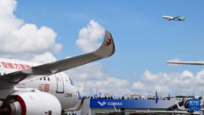中国产C919和ARJ21飞机首次亮相新加坡航展