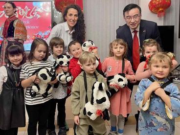 种小小的种子开小小的花——中国驻斯洛伐克大使馆元宵节晚会侧记