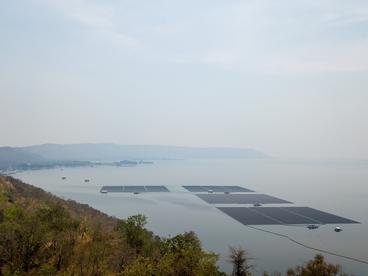 中企承建泰国水面漂浮光伏电站项目并网发电