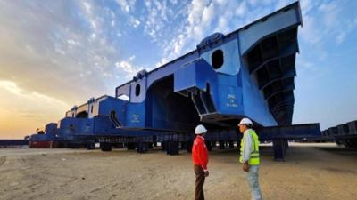 “为了共同美好的未来，一路向前”——中企承建沙特超级船厂初具规模