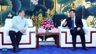 傅华会见新加坡驻华大使陈海泉