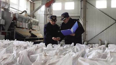 1612吨进境麦麸颗粒运抵兰州新区综合保税区