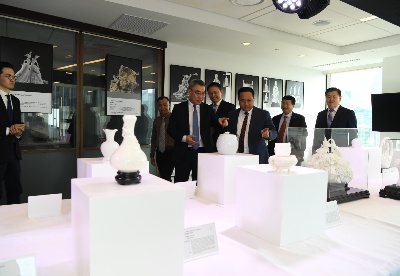 “中国白·德化瓷”国际巡展亮相纽约时报广场