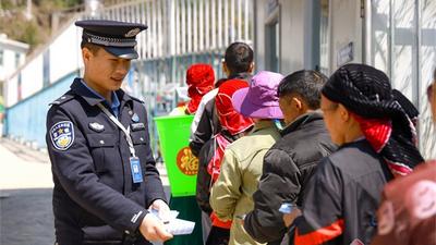 中国董干—越南普棒边民通道出入境人员突破10万人次