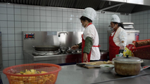 State Grid Zhenjiang unit facilitates meal preparation for the elderly through kitchen remodeling