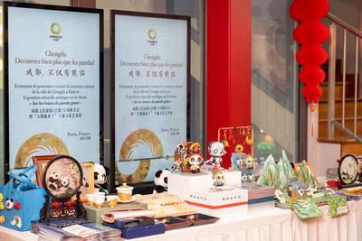 成都文化旅游专场推介会暨“大熊猫来了”主题文化艺术展在巴黎举行
