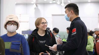 广西东兴口岸日出入境旅客突破3万人次