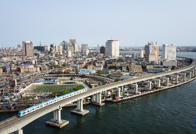 中企承建轻轨项目助力尼日利亚“拥堵之城”绿色出行
