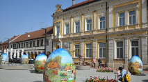 Croatian mayor welcomes Chinese tourists for Easter eggs exhibition