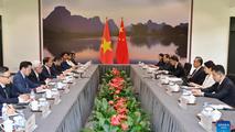 Chinese FM meets with Vietnamese counterpart