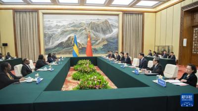 赵乐际同巴哈马众议长德沃和参议长阿德利举行会谈