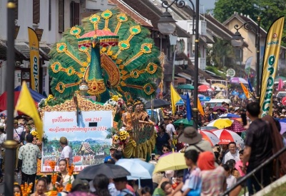 老挝琅勃拉邦庆祝泼水节