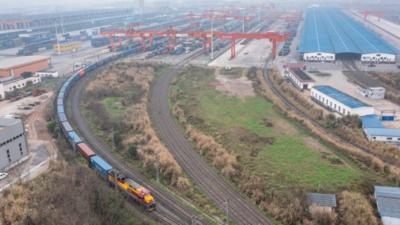 第一观察·瞬间 | 十年，造福沿途各国人民的殷殷关切