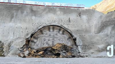 中企承建格鲁吉亚南北走廊公路古多里隧道贯通