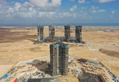 中埃两国工人冲刺建设埃及阿拉曼新城超高综合体