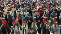 Economy&Life | China witnesses travel rush on last day of May Day holiday