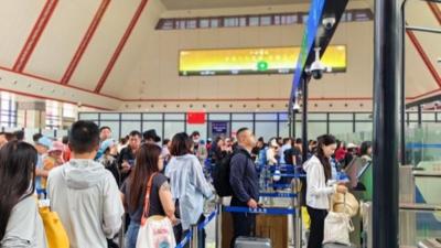 万千气象看云南｜中老铁路上的最美“国门”第一站 磨憨站客货“两旺”