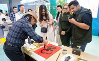 Foreign students experience Yifeng culture at 2nd Jiangxi Cultural Industry Exposition and Trade Fair