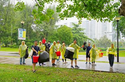 中交集团驻新加坡机构举办“绿色中交，守护狮城”公益环保徒步活动