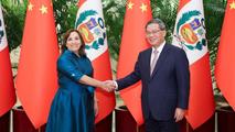 Chinese Premier meets with Peruvian president in Beijing