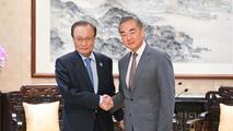 Chinese FM meets ROK's former PM