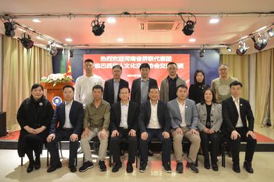 河南省侨联代表团与巴西华人文化交流协会举行座谈