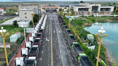 中哈边境巴克图口岸出入境交通运输工具突破3万辆次
