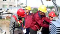 State Grid Hunan unit secures power supply for flood-hit areas in Pingjiang County