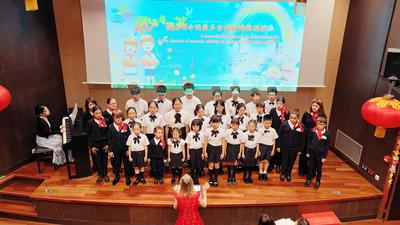 “歌声与微笑”飘过巴黎——中法青少年共同唱响友谊赞歌