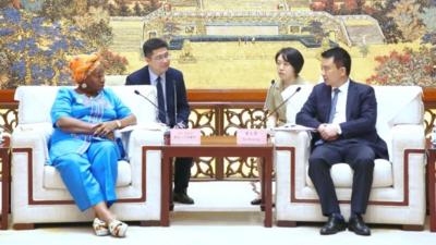 夏文勇会见纳米比亚霍马斯省省长劳拉·卡吉露阿