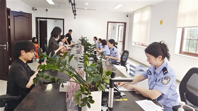 多个出入境接待大厅本周已“约满”