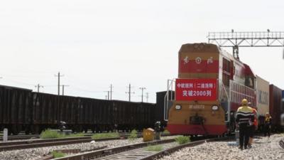 二连浩特铁路口岸今年以来出入境中欧班列突破2000列