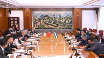 国家发展改革委负责同志会见乌兹别克斯坦投资、工业与贸易部副部长卡西莫夫
